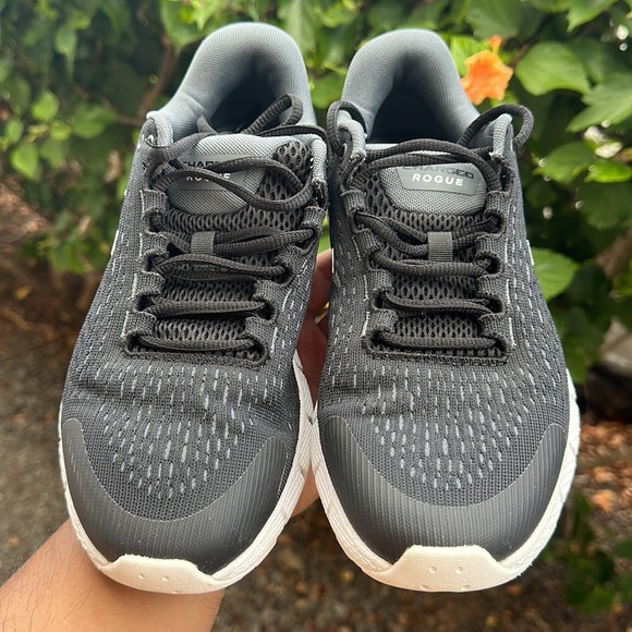 Under Armour Womens Charged Rogue 2 Black Running Shoes - Picture 2 of 7